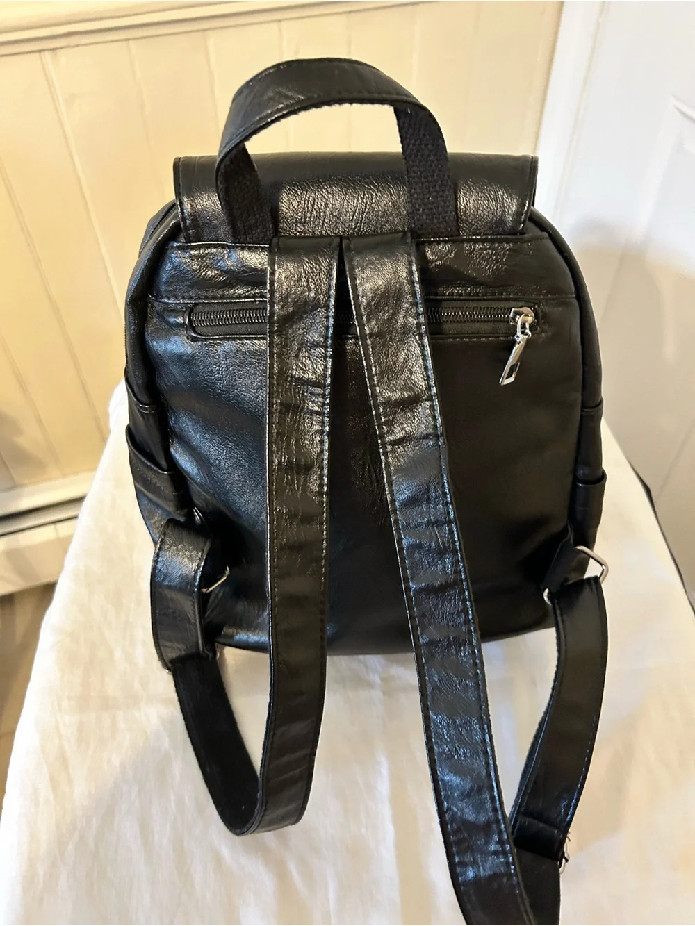 Meishan Daisha Black Metallic Faux Leather Backpack/NWOT